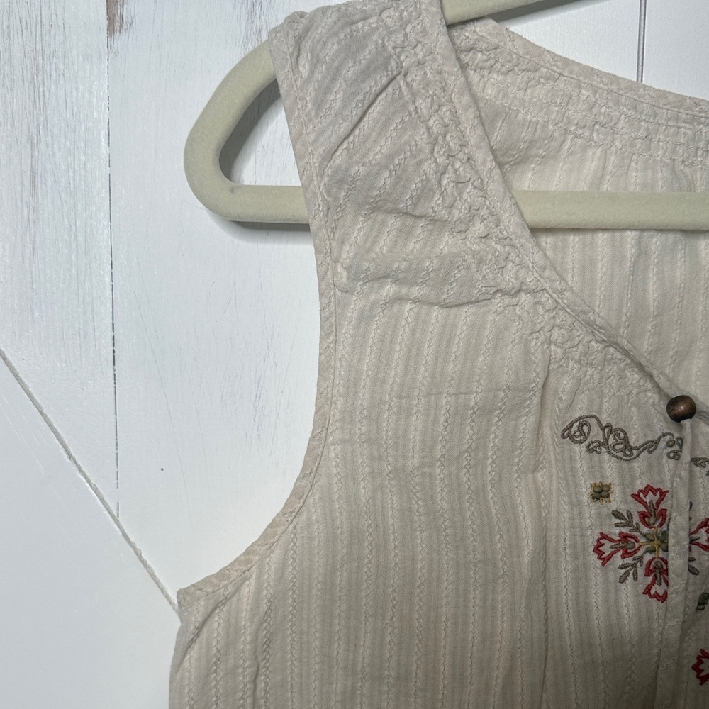Embroidered Cream Peplum Sleeveless Tank Top - Picture 5 of 8